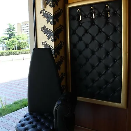 فندق Red House *